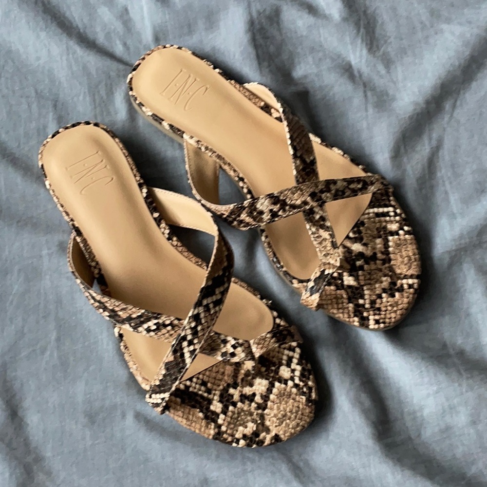 NWOT I.N.C. Snakeskin patterned cross cross slides